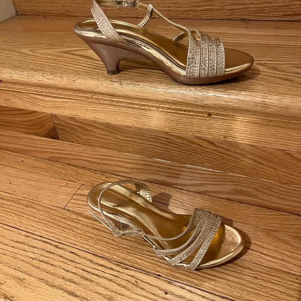 AEROSOLES Metallic Gold Strappy Kids Slingback Heels - Picture 4 of 4